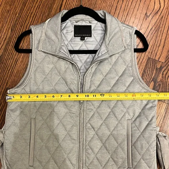 Banana Republic,Gray, Quilted,Women’s Split Vest w/velvet trim. Excellent cond. - Picture 5 of 8